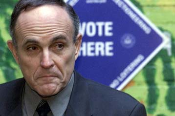 Οι Κλίντον χρησιμοποιούν κατά βούληση τη δικαιοσύνη