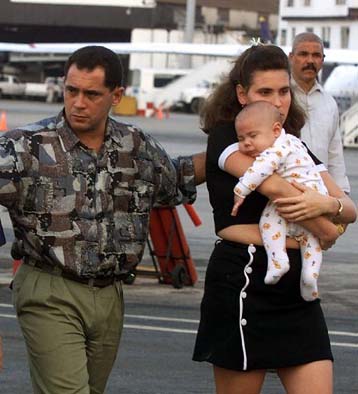 Ο πατέρας του φτάνει στις ΗΠΑ