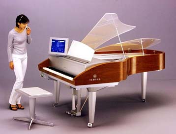 Πιάνο με Pentium III και DVD αξίας 117 εκατ. δρχ. από τη Yamaha