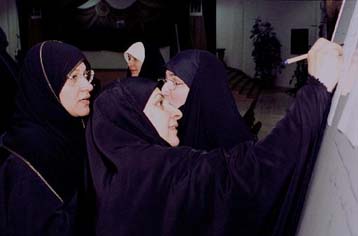 Οι γυναίκες περνούν στην αντεπίθεση στο Κουβέιτ και μηνύουν την κυβέρνηση