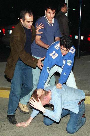 Δύο νεκροί οπαδοί της Λιντς στην Τουρκία από συμπλοκές με οπαδούς της Γαλατάσαραϊ