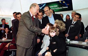 Ρεκόρ μετακινήσεων των ετεροδημοτών από τα δύο μεγάλα κόμματα