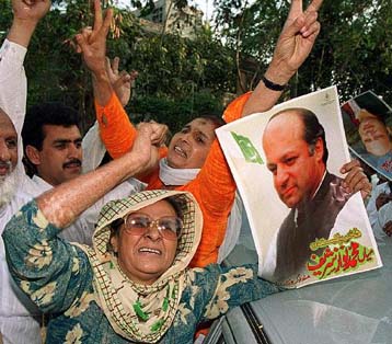 Δις ισόβια στον Σαρίφ επέβαλε το πακιστανικό καθεστώς