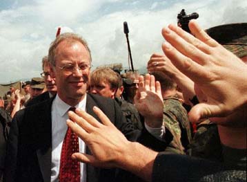 Επιβεβαιώνει το σχέδιο Μιλόσεβιτς για εθνοκάθαρση στο Κόσοβο ο Σάρπινγκ