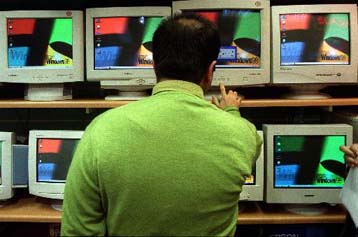 Το πειρατικό διαδικτυακό εμπόριο απειλεί τη μουσική βιομηχανία