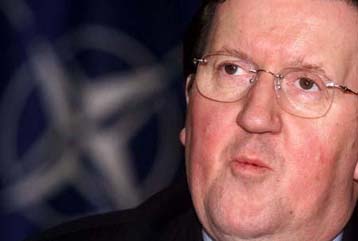 Ηθικά σωστή η ΝΑΤΟϊκή επιχείρηση στο Κόσοβο σύμφωνα με τον Ρόμπερτσον