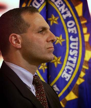 Ανεπαρκής ο μισθός του Δημοσίου για το διευθυντή του FBI, σύμφωνα με την Washington Post