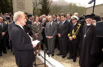 Την οδύνη του για τη σφαγή στα Καλάβρυτα εξέφρασε ο πρόεδρος της Γερμανίας