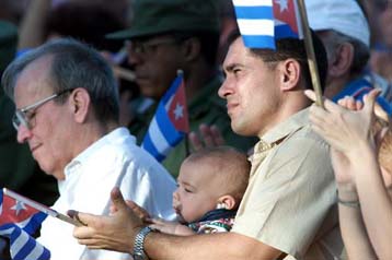 Ο πατέρας του Ελιάν πηγαίνει στις ΗΠΑ να πάρει το γιο του