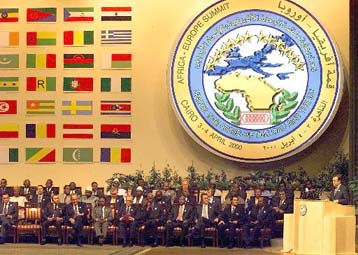 Συνάντηση Καντάφι-Πρόντι στην ευρωαφρικανική Σύνοδο Κορυφής