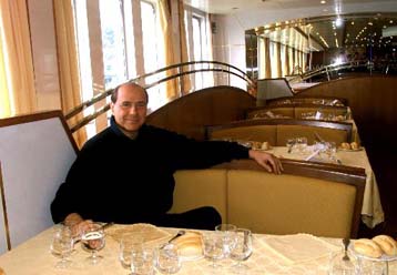 Προεκλογική κρουαζιέρα για τον Μπερλουσκόνι