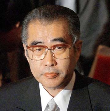 Στο νοσοκομείο από υπερκόπωση και άγχος ο Ιάπωνας πρωθυπουργός