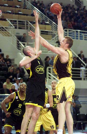 Ανετα στον τελικό η ΑΕΚ