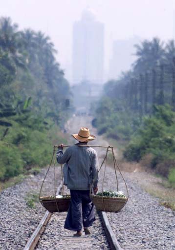 Με …τρένο στο Internet οι Ινδοί