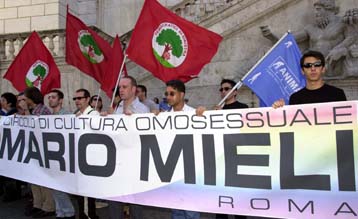 Διχάζει την Ιταλία η απόφαση του δημάρχου της Ρώμης να ακυρώσει φεστιβάλ ομοφυλοφίλων