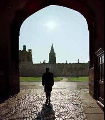 Ο ελιτισμός Οξφόρδης και Κέμπριτζ στο στόχαστρο της βρετανικής κυβέρνησης