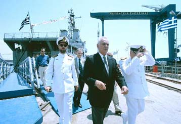 Παραδόθηκε στο Πολεμικό Ναυτικό το πέμπτο αρματαγωγό