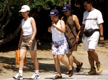 Πλεόνασμα στον τουρισμό για την Ελλάδα, έλλειμμα για την Ευρώπη