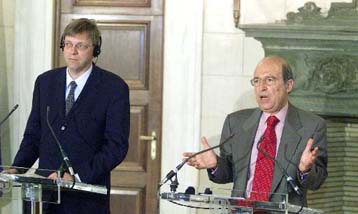 Ψεύτικο και ανύπαρκτο το δίλημμα Ελληνας ή Ευρωπαίος, τονίζει ο πρωθυπουργός