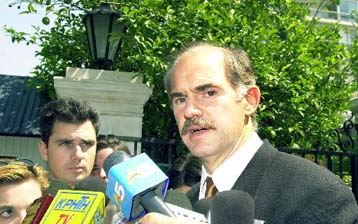 Γ.Παπανδρέου και Ρέππας διασκεδάζουν τις φήμες περί διαμάχης ΥΠΕΞ – ΥΕΘΑ