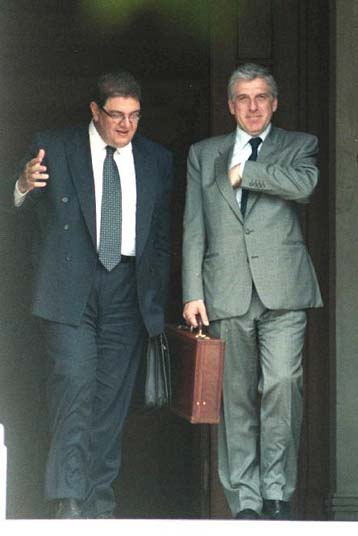 Οι διεθνείς οίκοι First Boston και Warburg θα προτείνουν στρατηγικό επενδυτή για τον ΟΤΕ