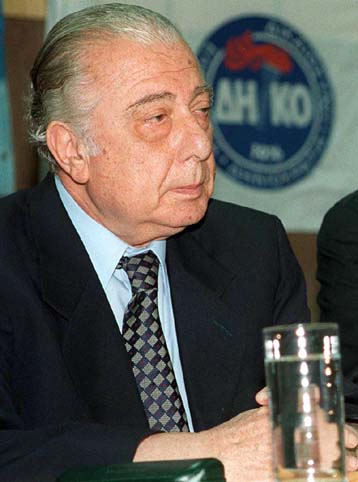 Τα κυπριακά κόμματα ερίζουν για το σκάνδαλο των παραστρατιωτικών