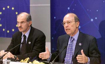 Συνάντηση Σημίτη – Γ.Παπανδρέου για ΜΟΕ, ελληνοτουρκικά και Βαλκάνια