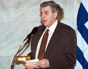 Στους Μίκη Θεοδωράκη, Ζισκάρ Ντ Εστέν και Τζον Ντοράν τα βραβεία Ωνάση