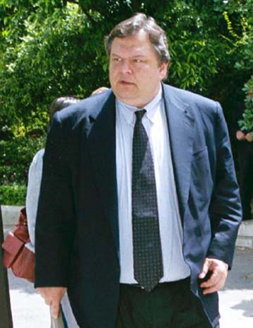 Νέες αιχμές Βενιζέλου κατά Πάγκαλου