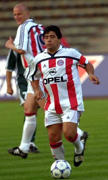 Πρόσκληση της ΕΠΑΕ στον Μαραντόνα!