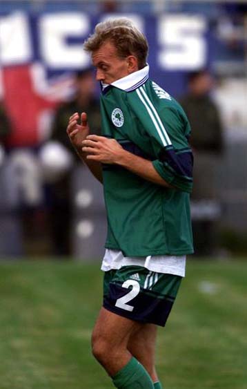 Ο Χένρικσεν στους 22 της Δανίας για το EURO 2000