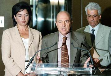 Αποτελεσματική δημόσια διοίκηση εξαγγέλλουν πρωθυπουργός και υπουργός Εσωτερικών