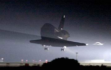 Προσγειώθηκε το Ατλαντίς νωρίς το πρωί της Δευτέρας