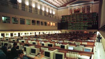 Εως και 7,5 τρισ. δραχμές θα φέρουν οι ξένοι θεσμικοί στο ΧΑΑ εκτιμά η κυβέρνηση