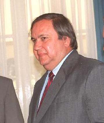 Βομβαρδίζουν αλλήλους με δηλώσεις ΑΚΕΛ και ΔΗΣΥ για το παραστρατιωτικό σκάνδαλο