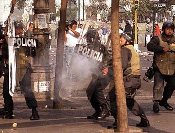 Ο Α.Φουτζιμόρι νικητής των εκλογών στο Περού – Επεισόδια στο κέντρο της Λίμα