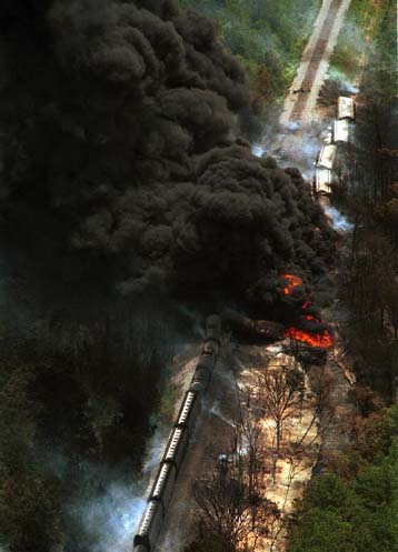 Εκτροχιασμός τρένου με επικίνδυνα χημικά στις ΗΠΑ