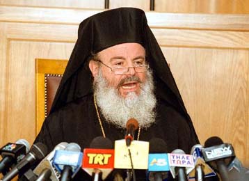 Διαφορετικές φωνές στην Ιεραρχία για τις ταυτότητες – Αναβάλλεται η συνάντηση Χριστόδουλου-Ευθυμίου