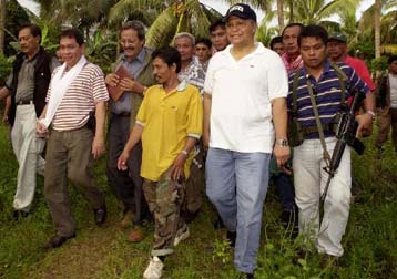 Επαναλήφθηκαν οι διαπραγματεύσεις για την απελευθέρωση των ομήρων της Αμπού Σαγιάφ