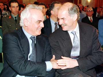 Παρέμβαση του πρωθυπουργού ζητά ο Παπανδρέου για τις δηλώσεις Τσοχατζόπουλου