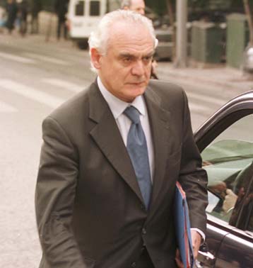 Περιθώρια διαλόγου για τις ταυτότητες βλέπει ο Τσοχατζόπουλος