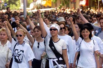 Χιλιάδες φοιτητές διαδήλωσαν στο Βελιγράδι εναντίον του Μιλόσεβιτς