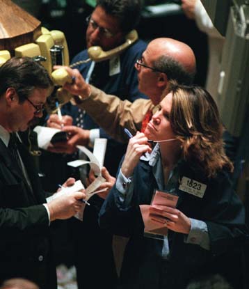 Εντονες διακυμάνσεις για Nasdaq και Dow Jones κατά το άνοιγμα της Παρασκευής