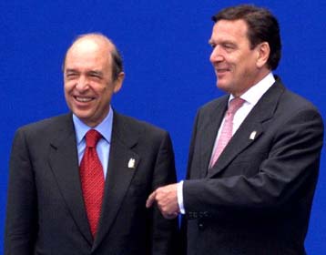 Στη Διεθνή Σύνοδο της Κεντροαριστεράς ο Κώστας Σημίτης