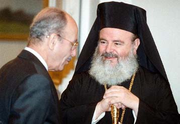 Εκτακτη συνάντηση Χριστόδουλου-Στεφανόπουλου για τις ταυτότητες