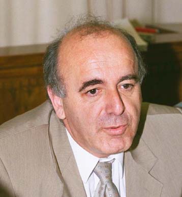 Εξπρές επιστροφές φόρων και αυξημένες αντικειμενικές αξίες εξήγγειλε ο υφυπουργός Οικονομικών