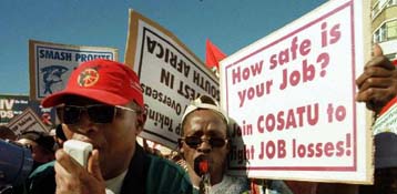 Απειλούνται τα εργασιακά δικαιώματα