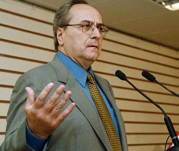 Τις προτάσεις του για τη σχέση Κράτους-Εκκλησίας κατέθεσε ο Νίκος Κωνσταντόπουλος