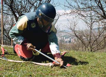 Ο ΟΗΕ κατηγορεί την ΚFOR ότι καθυστέρησε τις επιχειρήσεις εντοπισμού των ναρκών