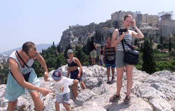 Δεκατρία εκατομμύρια τουρίστες αναμένονται στην Ελλάδα το 2000